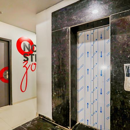 Super Collection O Le Noida Hotel Near Sector 76 Metro Station Eksteriør billede