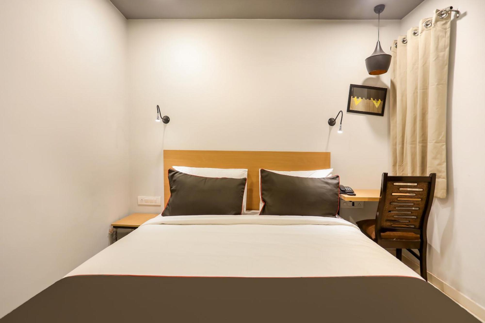 Super Collection O Le Noida Hotel Near Sector 76 Metro Station Eksteriør billede